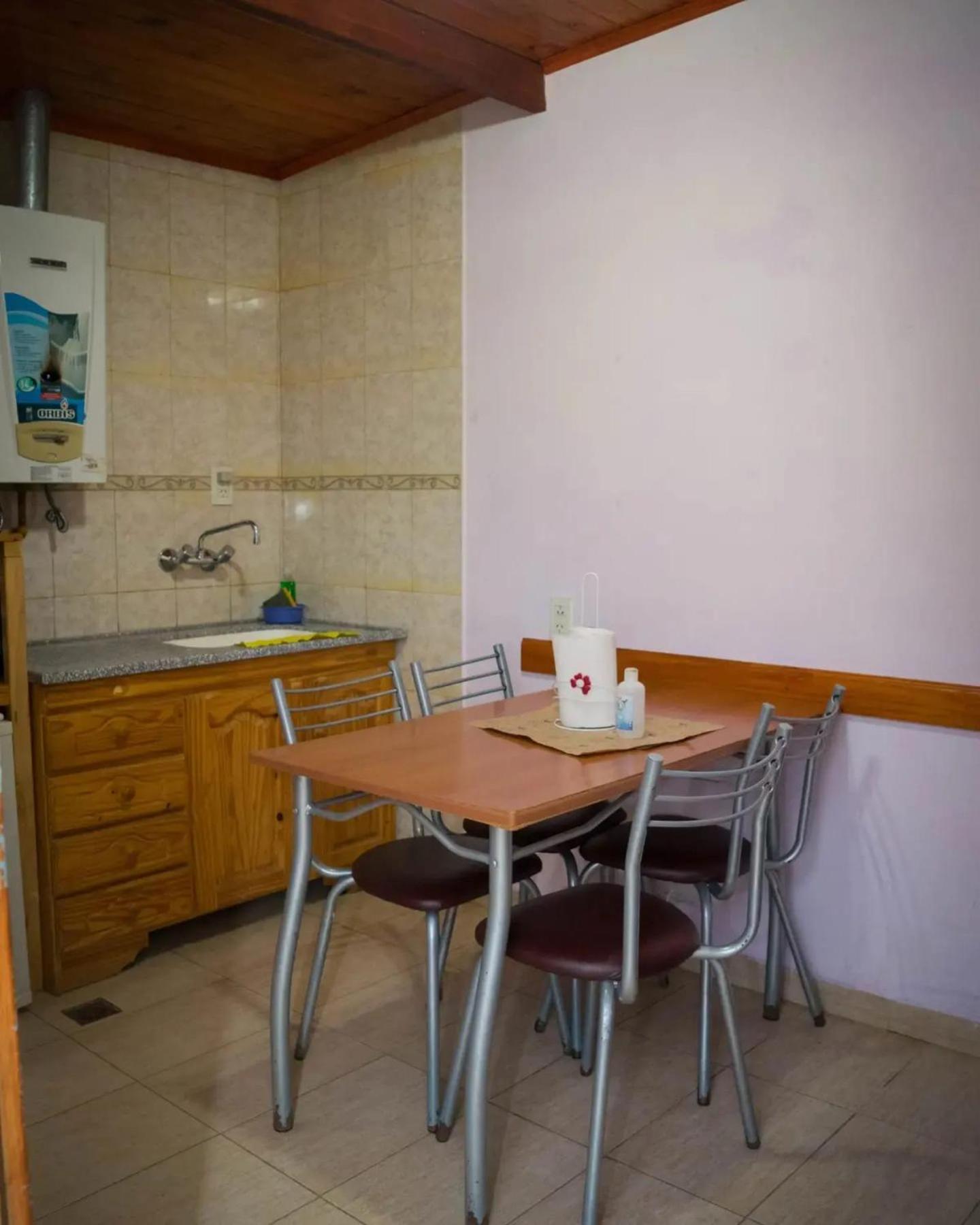 Hostal "El Tomolasta" La Carolina エクステリア 写真